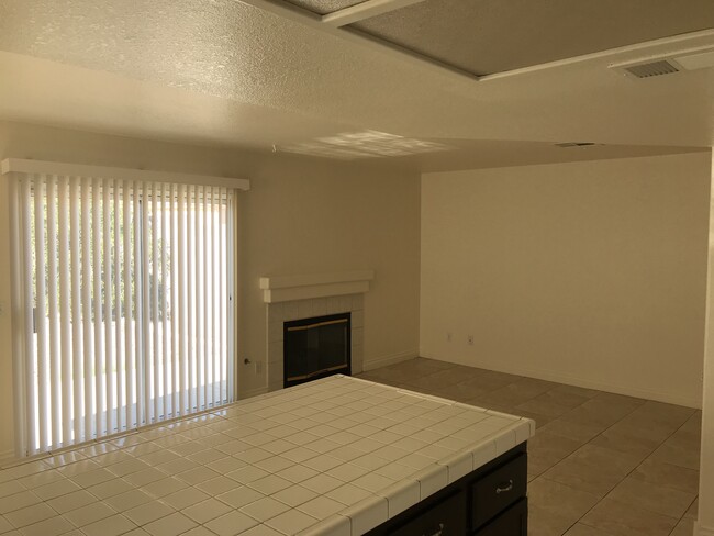 Foto del edificio - 6404 Rose Tree Ln