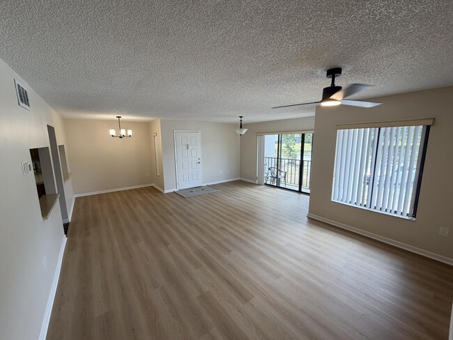 Foto del edificio - 2575 Pine Ridge Way S