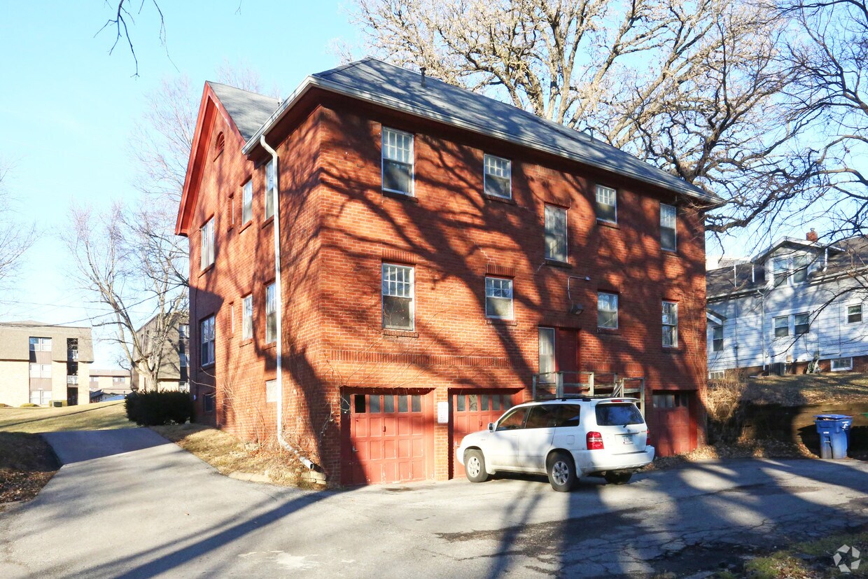 Foto del edificio - 3002 Woodland Ave