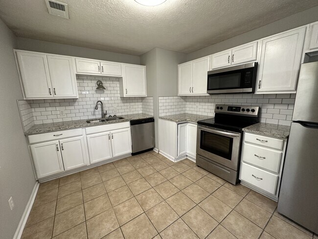 Building Photo - 125 Grove Creek Dr