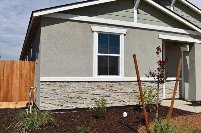 Building Photo - 712 Stephanie Dr