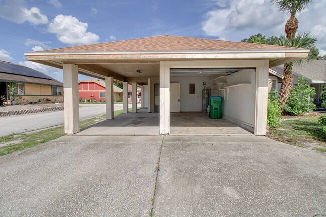 Building Photo - 754 Forest St