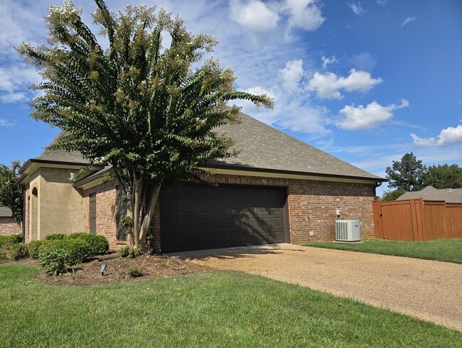 Building Photo - 462 Pinebrook Cir