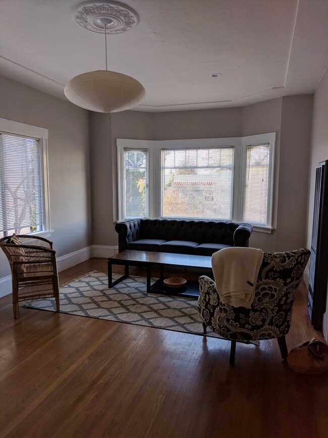 Building Photo - 1685 Oxford St