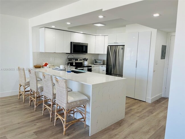 Building Photo - 1450 Brickell Bay Dr