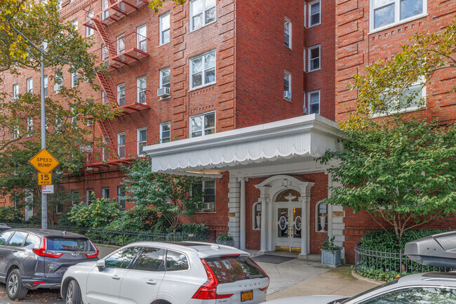 Entrance - 25 Plaza St