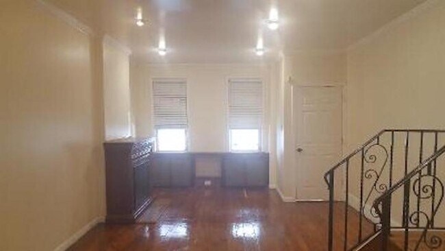 Sala de estar con vista 1 - 3905 Reno St