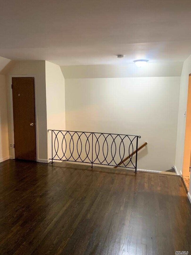 Foto del edificio - 61-40-61165 165th St