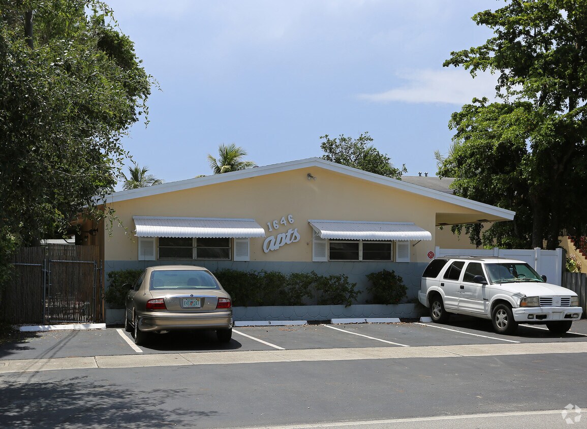 Building Photo - 1646 Apartments