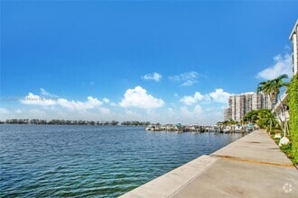 Building Photo - 1925 Brickell Ave