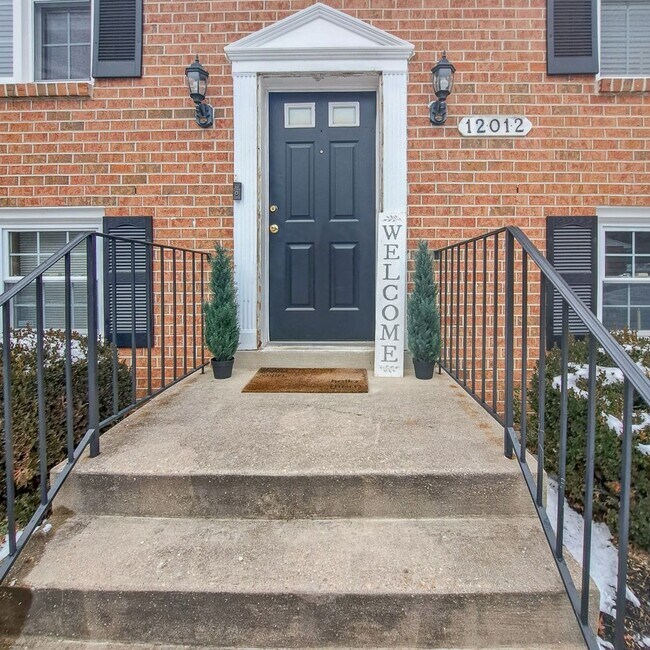 Building Photo - Attractive 4 Bedroom/3 Bath SFH in Clinton...