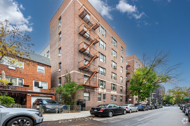 Building Photo - Croydon Manor