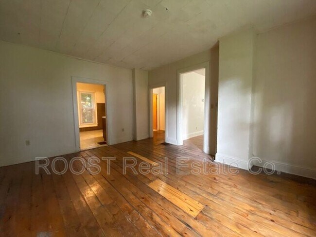 Building Photo - 1375 W Clark Street