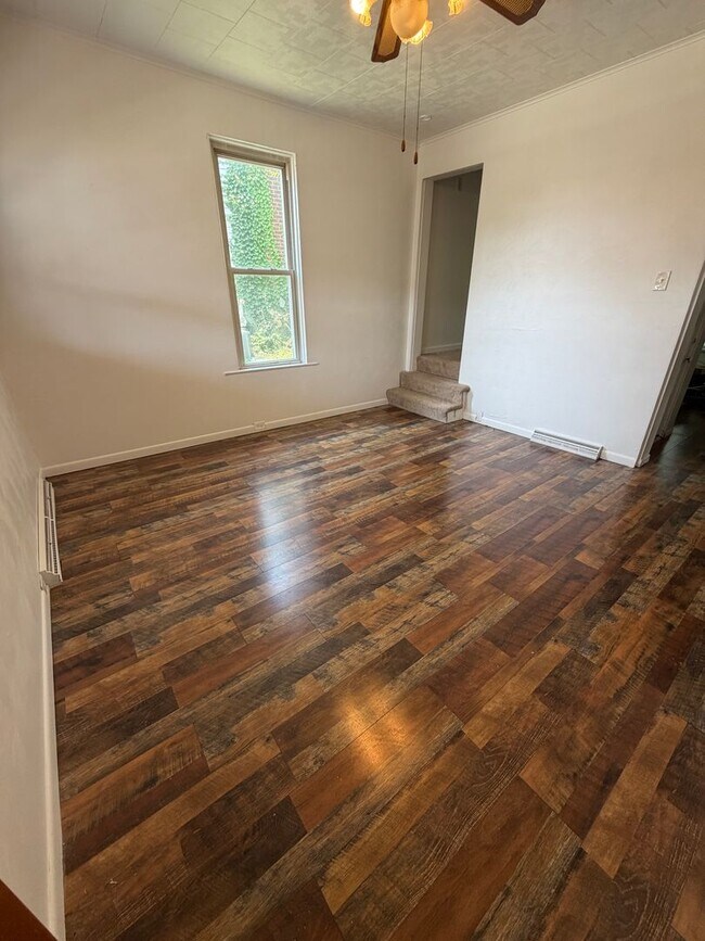 Foto del edificio - 4 bedroom with fenced-in yard in Washington