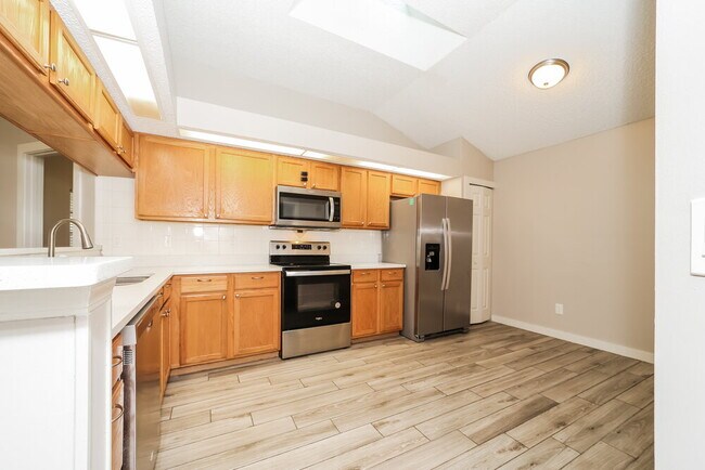 Foto del edificio - 1120 Creeks Ridge Rd