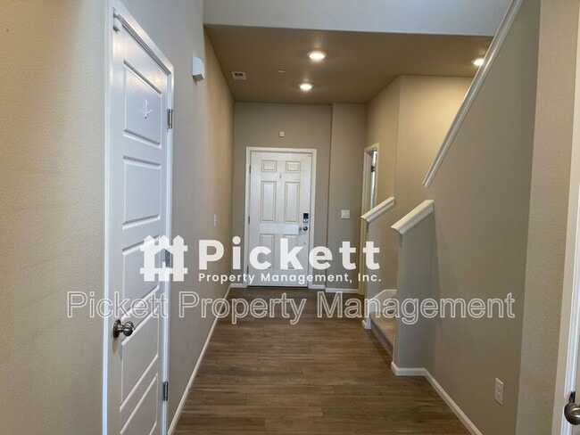 Building Photo - 938 Timberline Ave