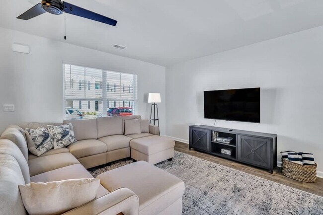 Foto del edificio - 321 Dogwood Cir