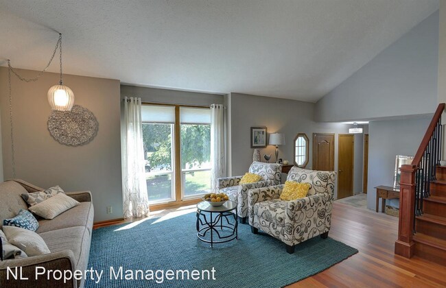 Building Photo - 3 br, 4 bath House - 15045 Patterson Cir