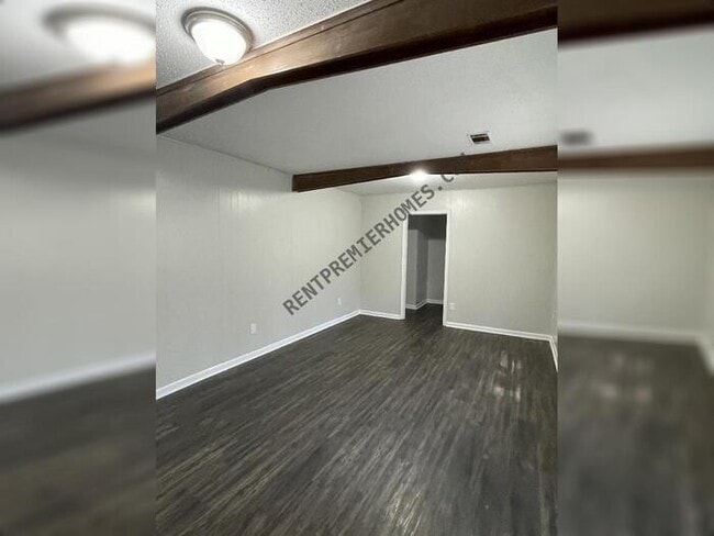 Building Photo - 10221 Woodbridge Dr