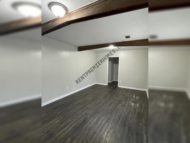 Foto del edificio - 10221 Woodbridge Dr