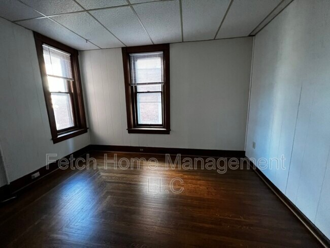 Foto del edificio - 224 W Franklin St