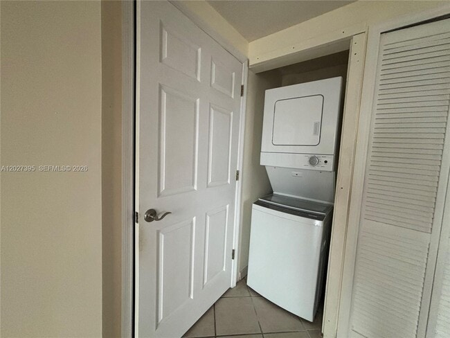 Building Photo - 3500 Coral Way