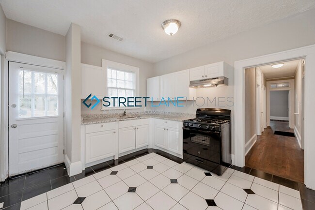Building Photo - NOW OFFERING $250 OFF FIRST FULL MONTH IF ...