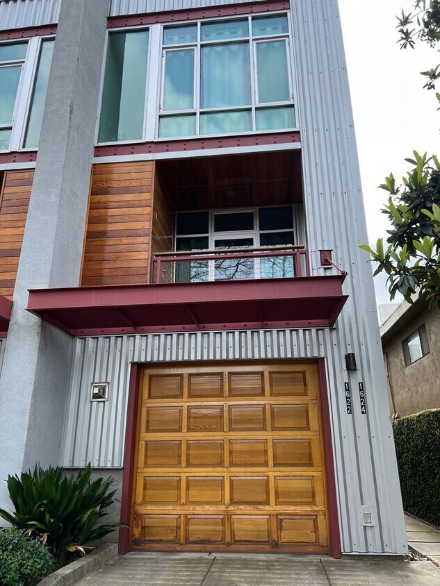 Primary Photo - THIS IS THE LOCATION AND LIFESTYLE YOU WAN...