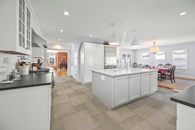 Building Photo - 85 Gellert Rd