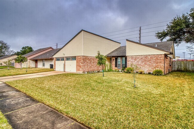 Foto del edificio - 22438 Coriander Dr