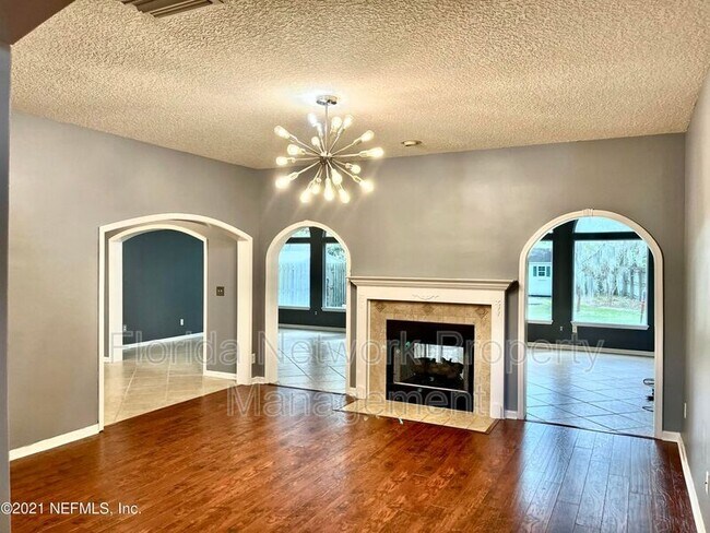 Building Photo - 4452 Summerhaven Blvd S