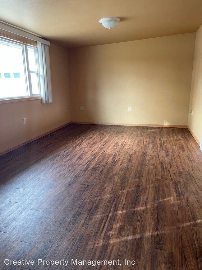 Building Photo - 3 br, 1 bath House - 10 18th St SW