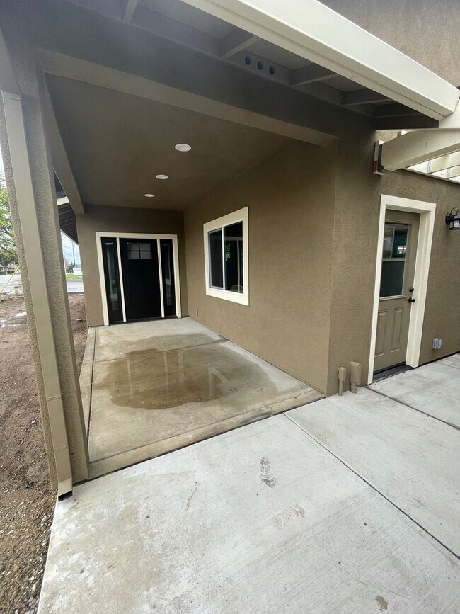 Building Photo - 1580 Sunnyslope Rd