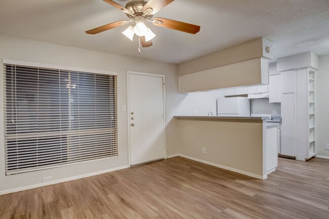 Foto del edificio - Miller Square & Spanish Trails