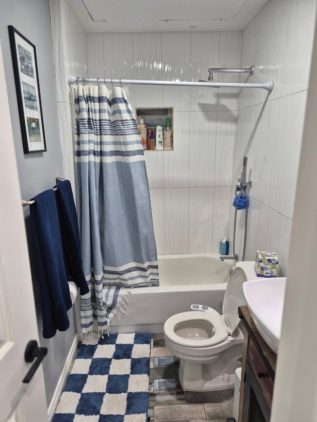 Building Photo - 793 Davis Rd