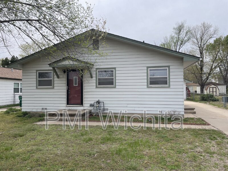 Primary Photo - 127 N Tracy St