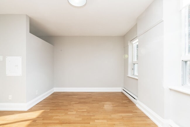 Building Photo - 110 Oriole Pkwy