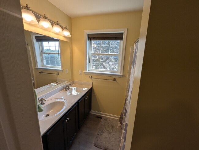 Foto del edificio - 327 Melbourne Ln