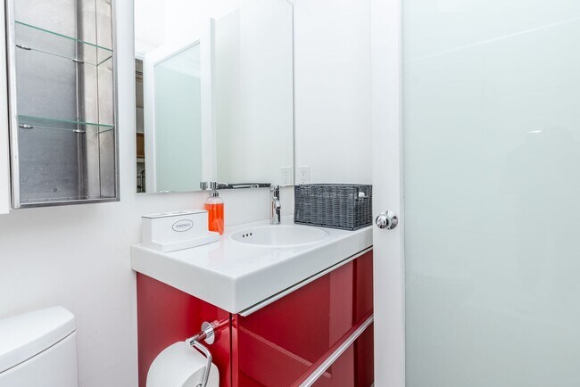 Foto del edificio - Beautiful 3 bed 2 bath unit in West Hollywood