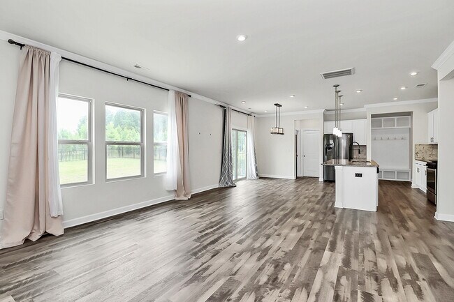 Foto del edificio - 8315 Flint Hill Dr