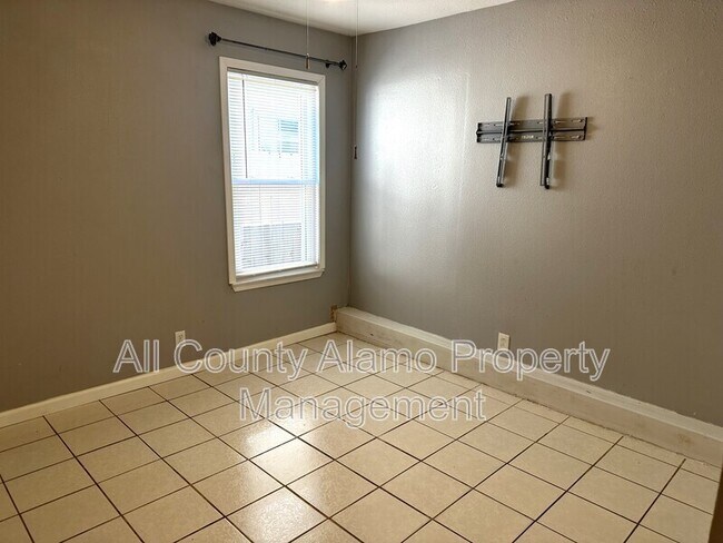 Foto del edificio - 3214 Fairmeadows St