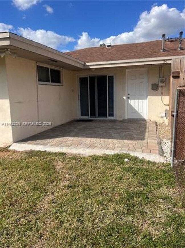 Building Photo - 5782 SW 61st St