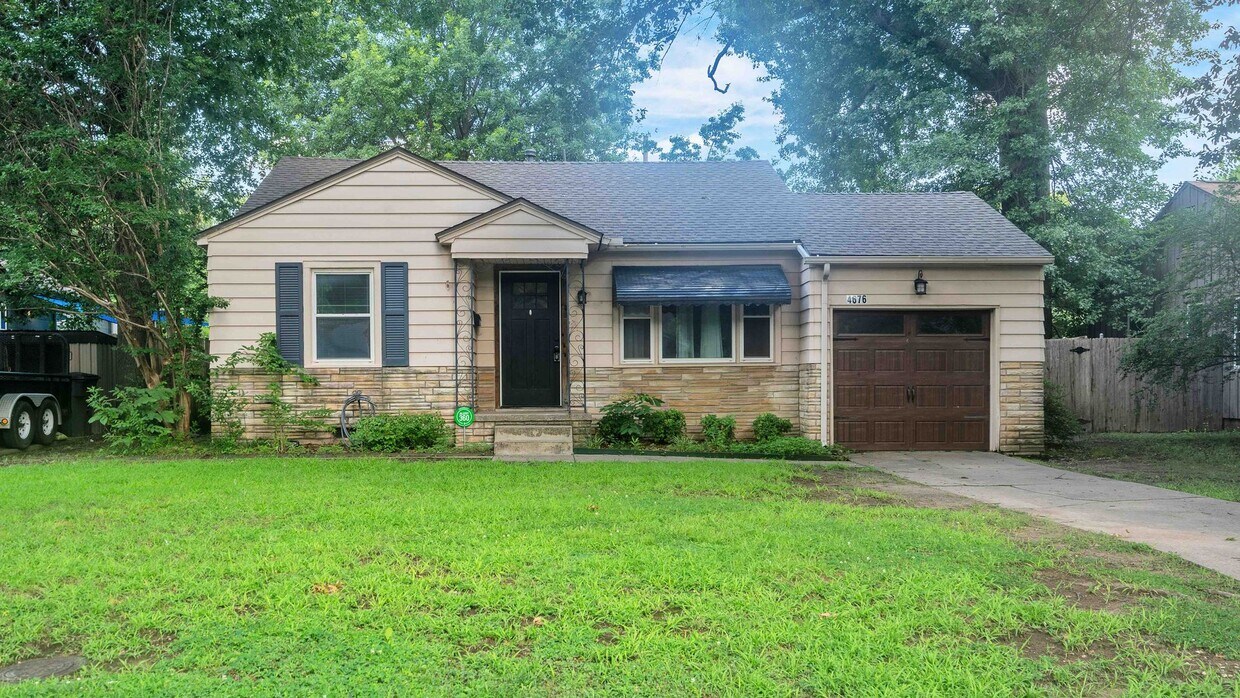 Primary Photo - Brookside 3 Bedroom Gem! Available for imm...