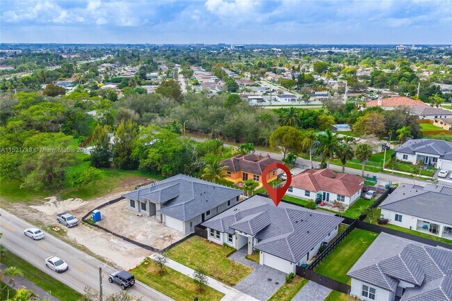 Building Photo - 21400 Old Cutler Rd