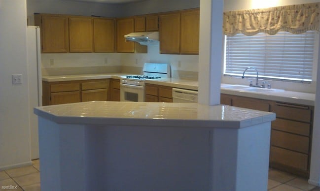 Building Photo - 4 br, 2.5 bath House - 25513 Bayside Place