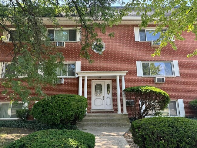 Building Photo - 727 S Maple Ave