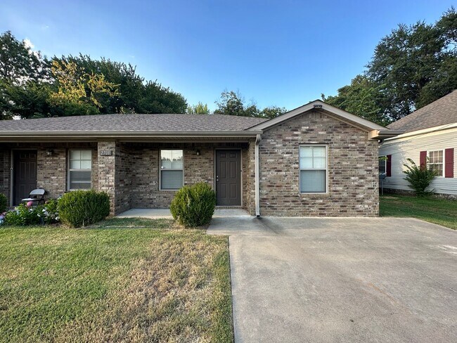 Foto del edificio - Tulsa St Duplex