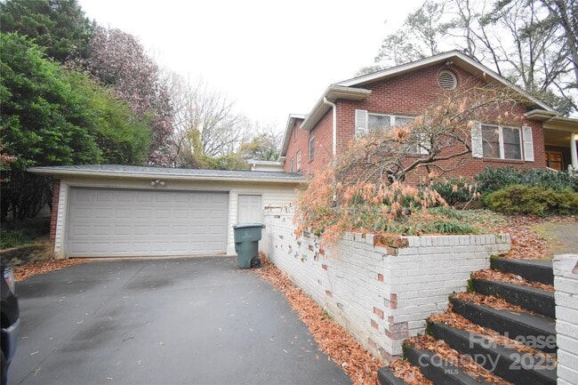 Foto del edificio - 640 Miramar St NE