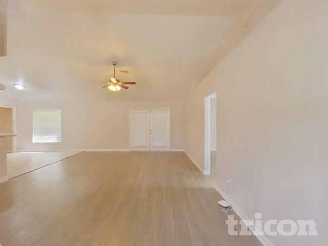 Building Photo - 613 Westview Dr