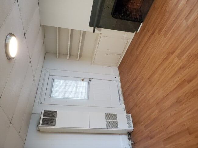 Building Photo - 492 Pine St